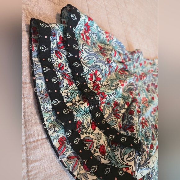 LOFT Multi-Color Flutter Sleeve Blouse - Picture 5 of 9